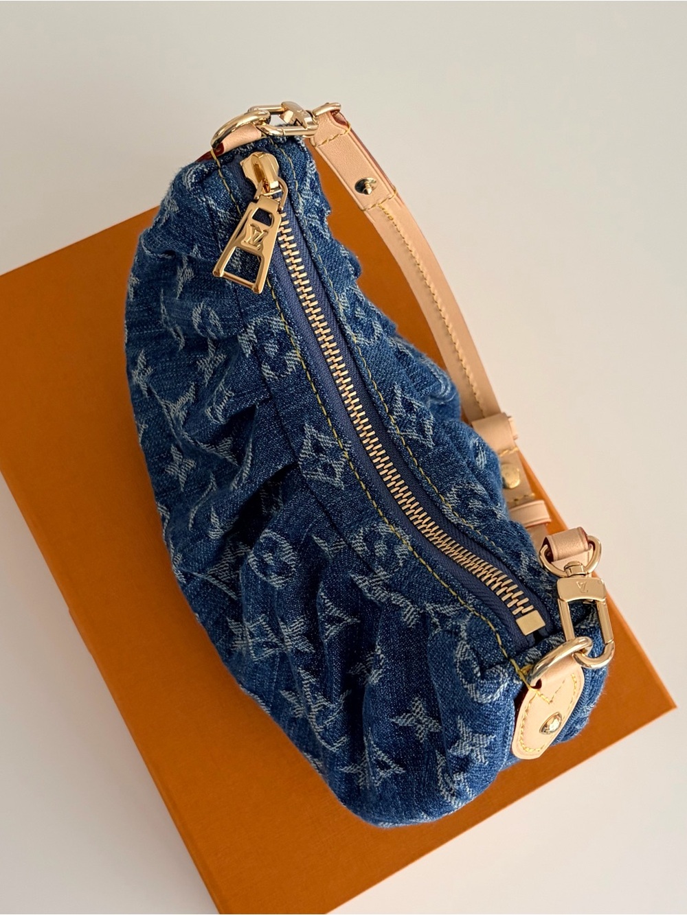 NEW Louis Vuitton Pochette Valley - Blue Denim - Picture 5 of 13